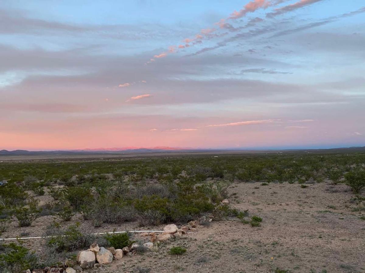 Camping At Desert Gardens Oasis In Lobo, Tx Van Horn Exteriör bild