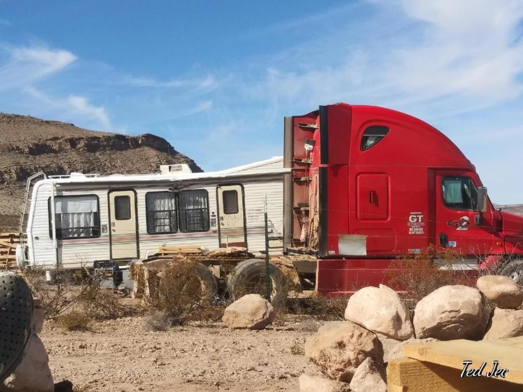 Camping At Desert Gardens Oasis In Lobo, Tx Van Horn Exteriör bild